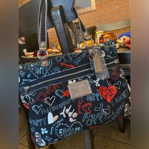 COACH Poppy Tote ❤️🖤🥰 - Picture 8 of 14